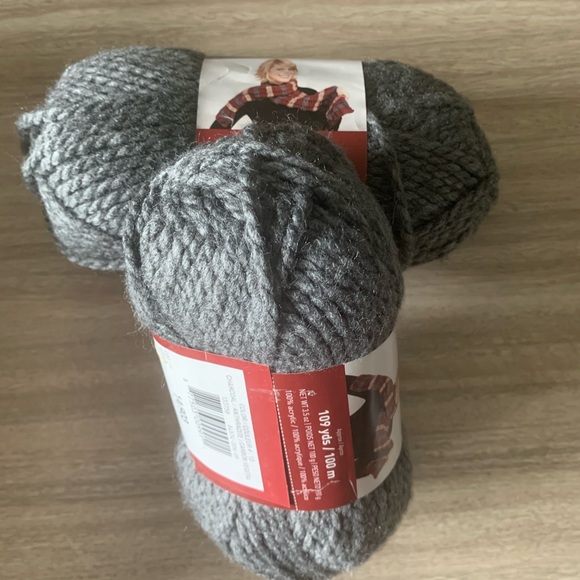 NWT 2 Loops & Threads Charisma Yarns in Grey Color Approximately 109 yds / 100 m - Picture 3 of 3